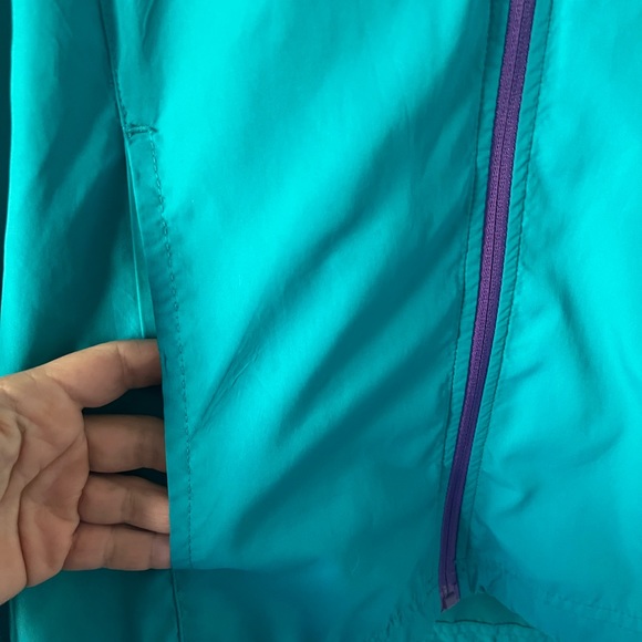 ASICS packable running / rain jacket | Small - Picture 12 of 14